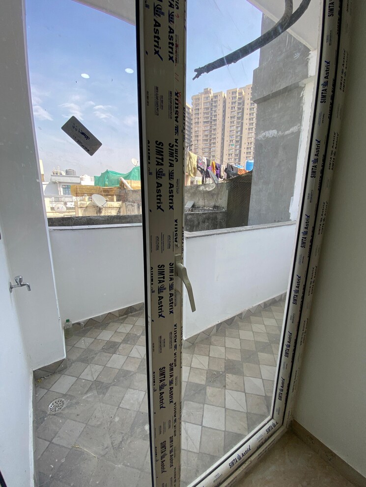 Balcony, mahagun-mosaic-phase-2 2 Bedroom 1050 Sq.Ft. Apartment In Vaishali Sector 2 Ghaziabad 8645692