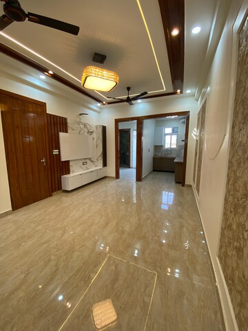 Room in 2 BHK Apartment at Mahagun Mosaic Phase 2, Vaishali Sector 2 – for Sale