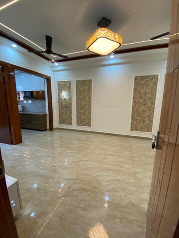 Room in 2 BHK Apartment at Mahagun Mosaic Phase 2, Vaishali Sector 2 – for Sale