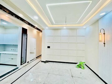 Building Lobby in 3 BHK Builder Floor at Green Fields Colony – for Sale