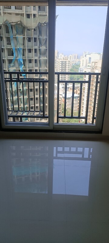 Room in 1 BHK Apartment at Raunak Bliss, Ghodbunder Road – for Rent