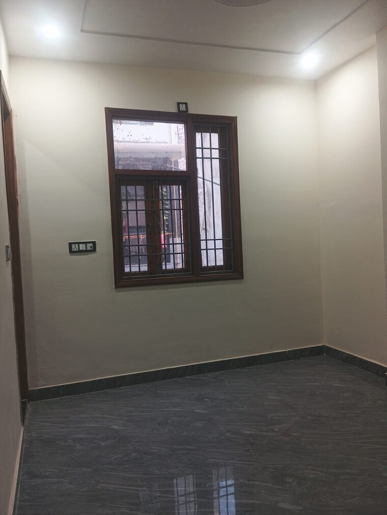 Room, rohini sector 25 2 Bedroom 700 Sq.Ft. Builder Floor In Rohini Sector 25 Delhi 8645818