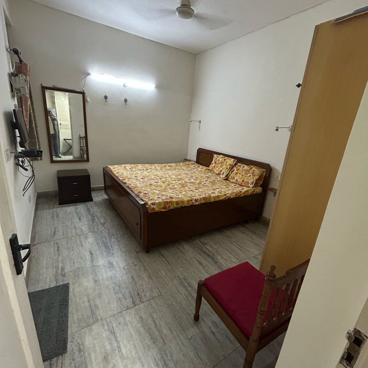 1 BHK + Pooja Room Builder Floor For Rent in South Extention ParT-1