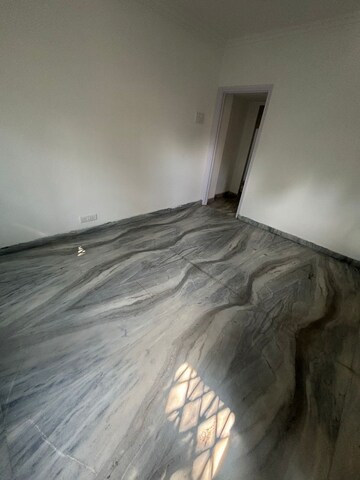 Room in 3 BHK Apartment at Bandra West – for Rent