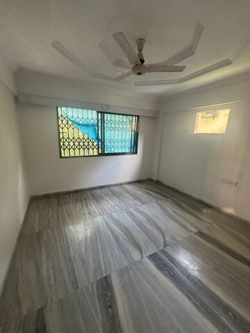 Room in 3 BHK Apartment at Bandra West – for Rent