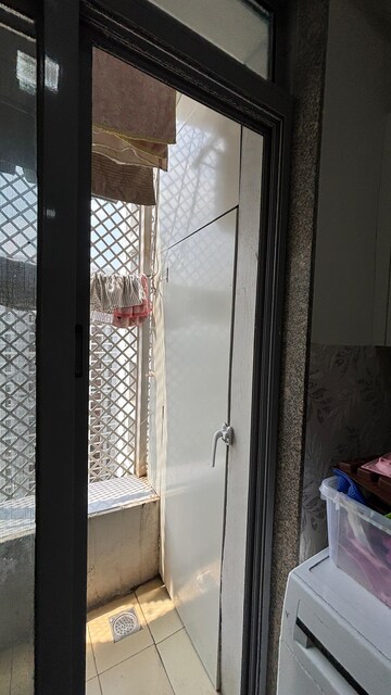 Master Bedroom in 2.5 BHK Apartment at Piramal Vaikunth, Balkum Pada – for Rent