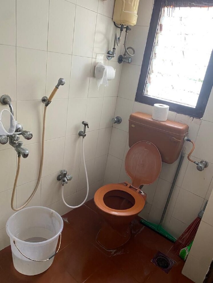 Bathroom, bandra west 3 Bedroom 1200 Sq.Ft. Apartment In Bandra West Mumbai 8646045