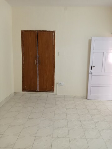 Room in 1.5 BHK Builder Floor at Safdarjung Enclave – for Rent