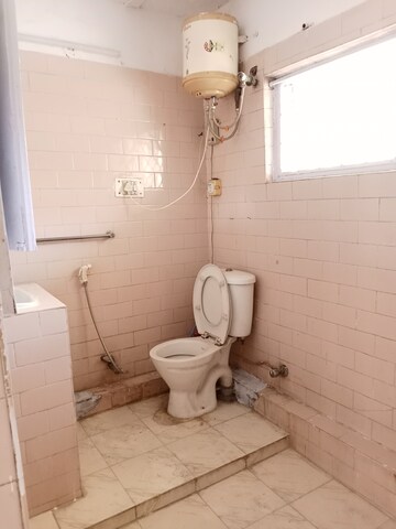 Bathroom in 1.5 BHK Builder Floor at Safdarjung Enclave – for Rent
