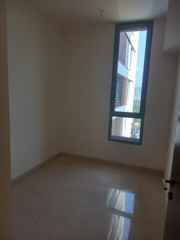 Room in 2.5 BHK Apartment at Piramal Vaikunth, Balkum Pada – for Rent