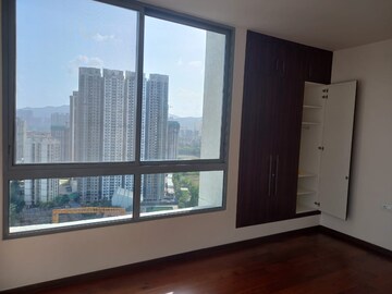 Room in 2.5 BHK Apartment at Piramal Vaikunth, Balkum Pada – for Rent