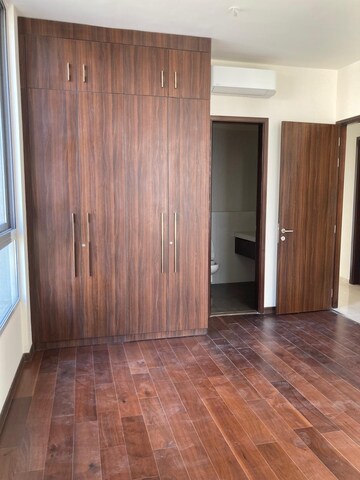Room in 2.5 BHK Apartment at Piramal Vaikunth, Balkum Pada – for Rent
