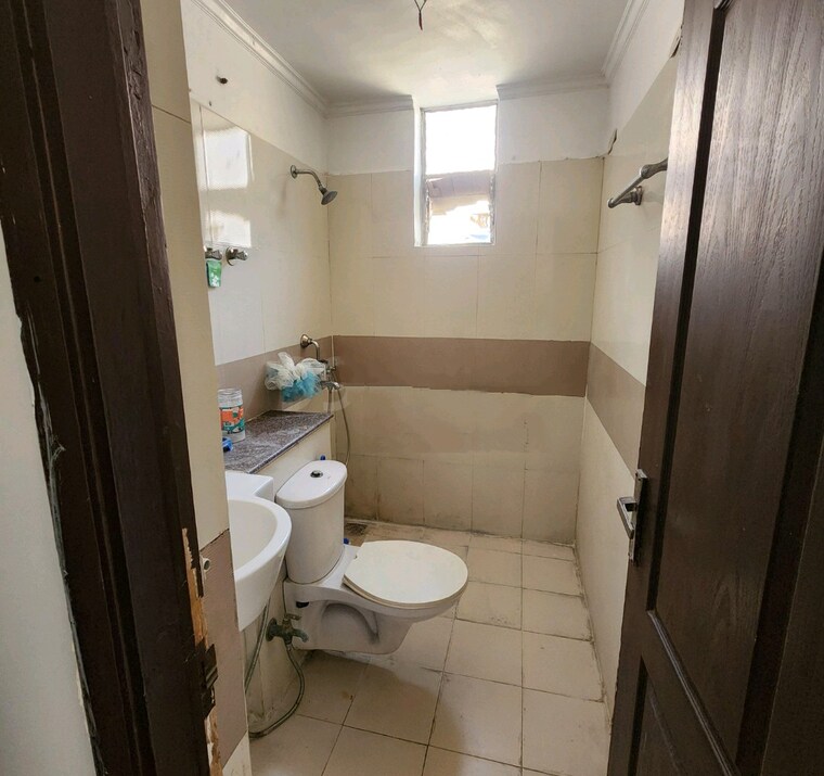 Master Bedroom, amrapali-pan-oasis 3 Bedroom 1385 Sq.Ft. Apartment In Sector 70 Noida 8646182