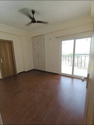 Room in 3 BHK Apartment at Amrapali Pan Oasis, Sector 70 – for Sale