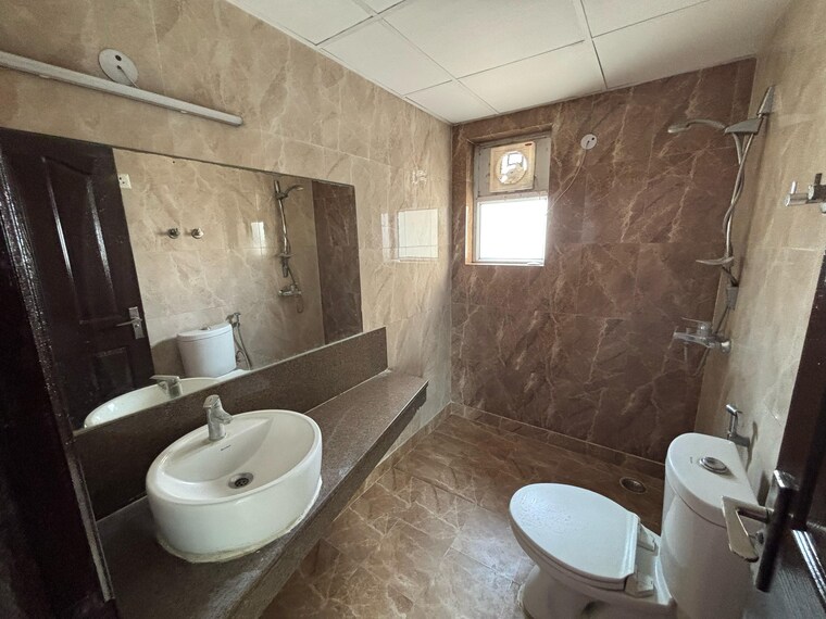 Bathroom, galaxy-north-avenue 2.5 Bedroom 1175 Sq.Ft. Apartment In Gaur City 1 Greater Noida 8646211