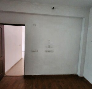 Room in 2 BHK Apartment at Amrapali Pan Oasis, Sector 70 – for Sale