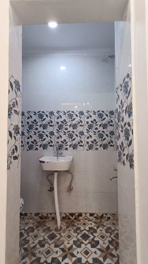 Furnished Amenities in 2 BHK Builder Floor at Govindpuri – for Sale