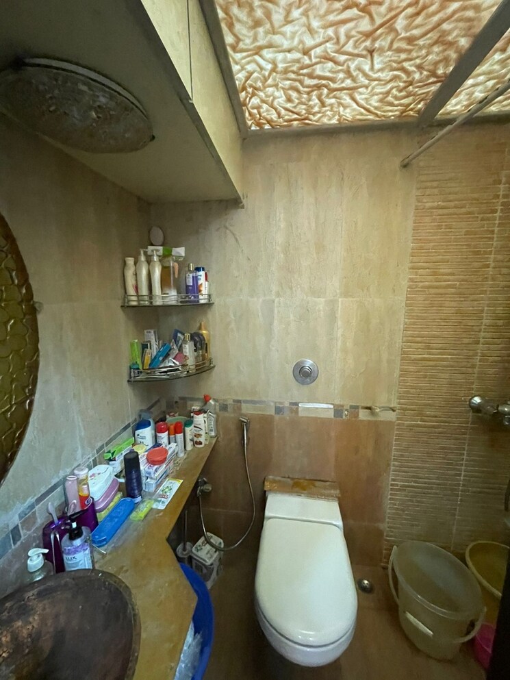Bathroom, juhu 2 Bedroom 750 Sq.Ft. Apartment In Juhu Mumbai 8646251