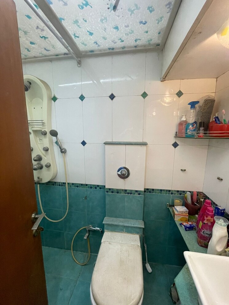 Bathroom, juhu 2 Bedroom 750 Sq.Ft. Apartment In Juhu Mumbai 8646251
