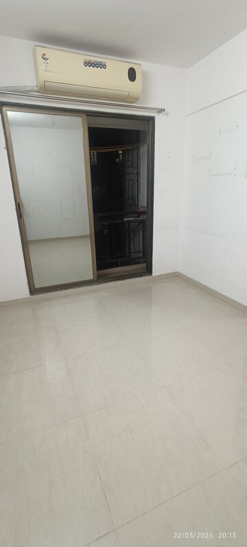 Room in 3 BHK Apartment at Seawoods – for Sale