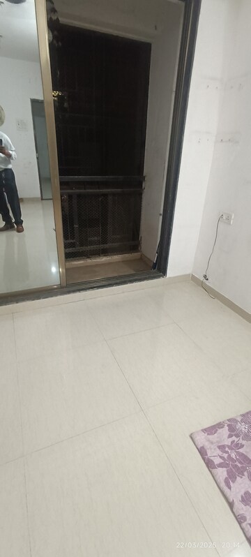 Room in 3 BHK Apartment at Seawoods – for Sale
