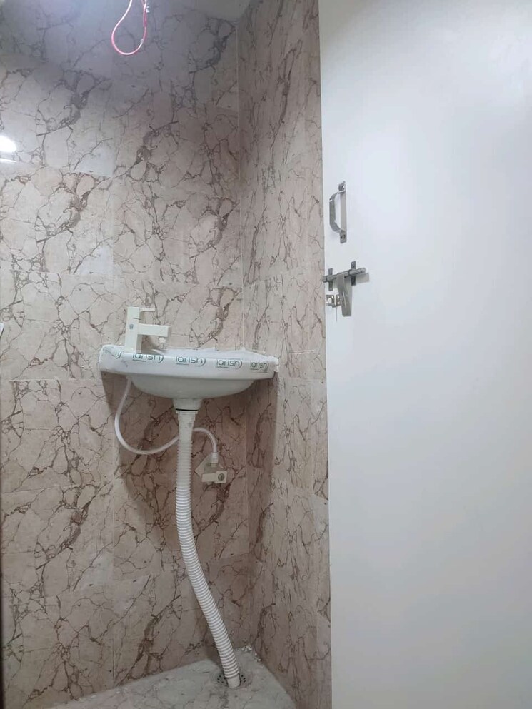 Bathroom, sector 55 2.5 Bedroom 1750 Sq.Ft. Independent House In Sector 55 Noida 8646370