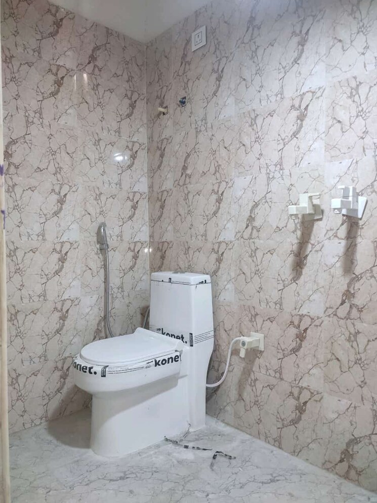 Bathroom, sector 55 2.5 Bedroom 1750 Sq.Ft. Independent House In Sector 55 Noida 8646370