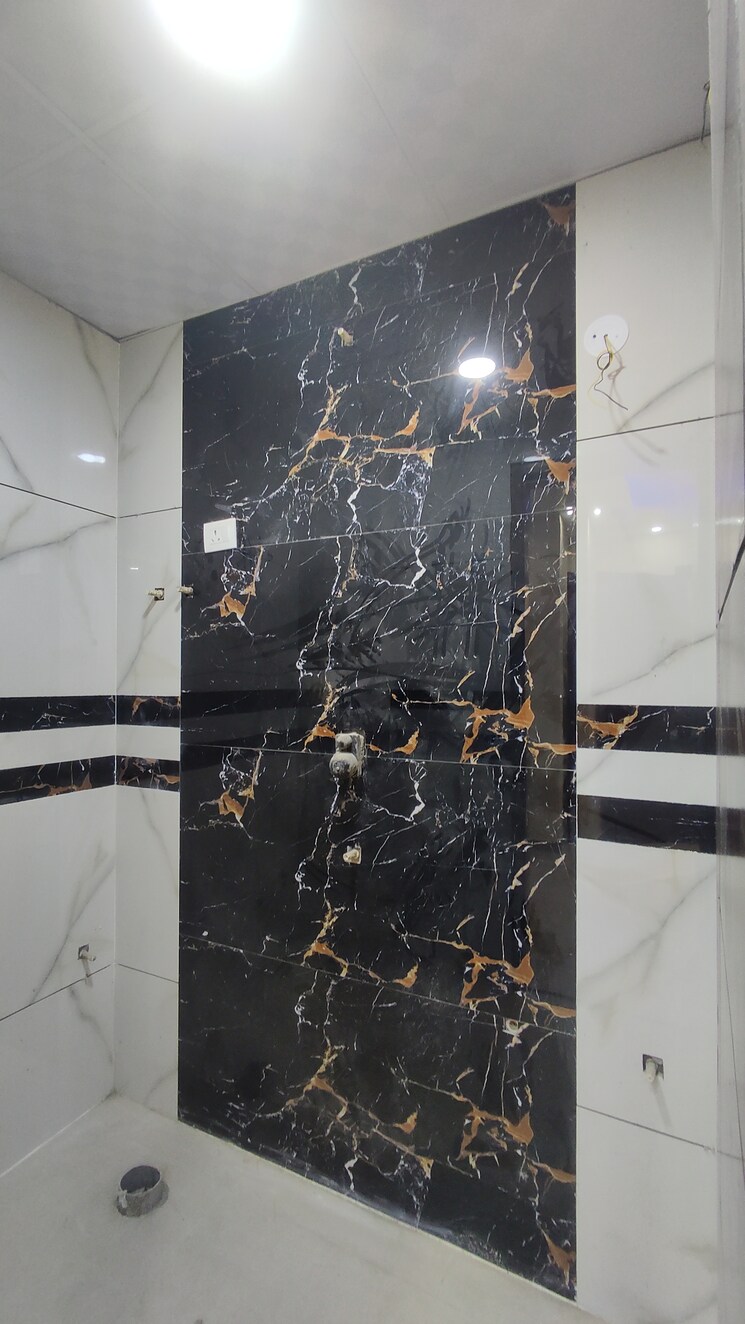 Bathroom, sector 73 2 Bedroom 1050 Sq.Ft. Builder Floor In Sector 73 Noida 8646535