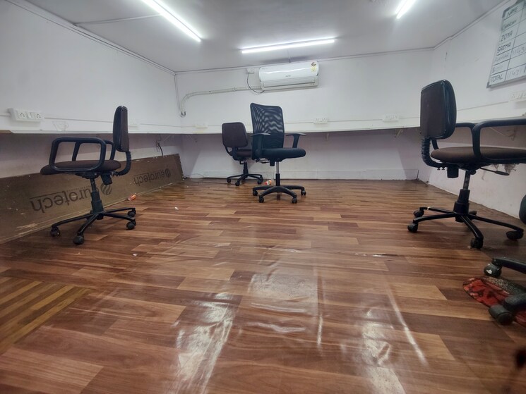 Team Area, malad west Commercial Office Space 500 Sq.Ft. In Malad West Mumbai 8646528