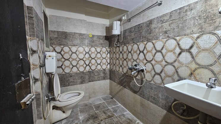 Attached Bathroom, sector 47 2 Bedroom 1006 Sq.Ft. Apartment In Sector 47 Noida 8646474