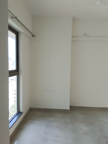 Room in 2 BHK Apartment at Level The Residences, Andheri West – for Rent