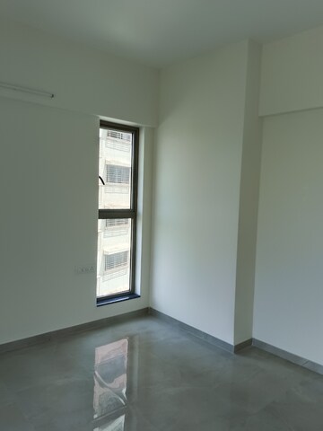 Room in 2 BHK Apartment at Level The Residences, Andheri West – for Rent