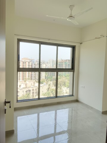 Room in 2 BHK Apartment at Level The Residences, Andheri West – for Rent
