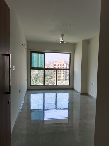 Room in 2 BHK Apartment at Level The Residences, Andheri West – for Rent