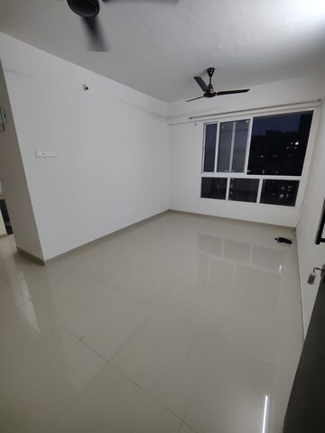 Room in 1 BHK Apartment at Puranik Hometown, Ghodbunder Road – for Rent