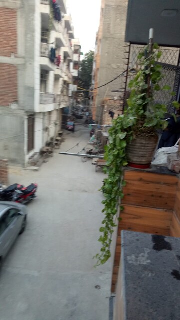 Parking in 3 BHK Builder Floor at Malviya Nagar – for Sale