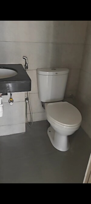 2 BHK Apartment For Sale in Kalpataru Paramount, Kapur Bawdi