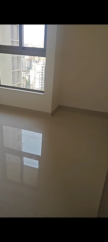 Room in 2 BHK Apartment at Kalpataru Paramount, Kapur Bawdi – for Sale
