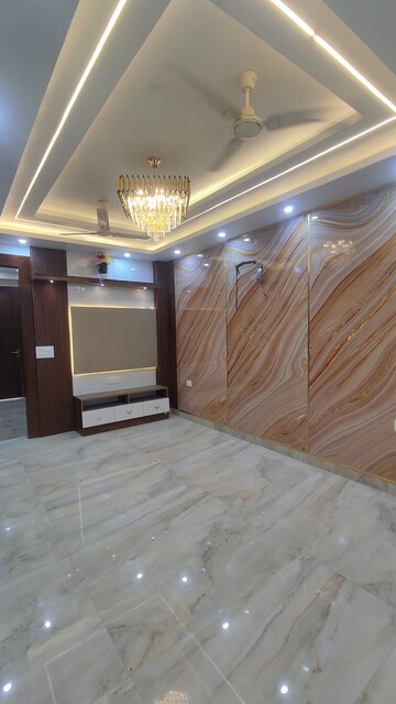 Living Room in 2 BHK Builder Floor at Sector 73 – for Sale