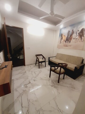 Team Area in 1 BHK Apartment at Dlf City Phase 3 – for Rent