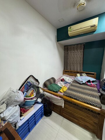 Bedroom in 2 BHK Apartment at Jasmine Apartment Dadar, Dadar East – for Rent