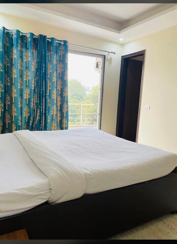 Bedroom in 2 BHK Builder Floor at The Grand, Sector 52 – for Rent