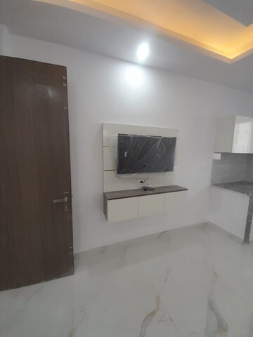 Room in 1 BHK Apartment at Dlf City Phase 3 – for Rent