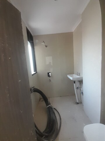 Bathroom in 1 BHK Apartment at Dlf City Phase 3 – for Rent