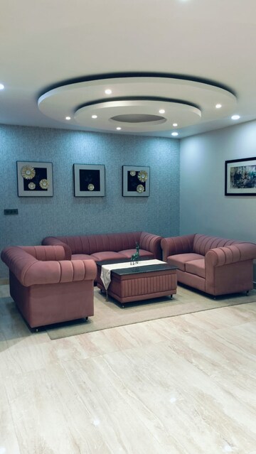 Living Room in 3.5 BHK Apartment at Greenwood Apartment, Gomti Nagar – for Rent