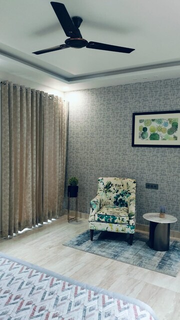 Living Room in 3.5 BHK Apartment at Greenwood Apartment, Gomti Nagar – for Rent