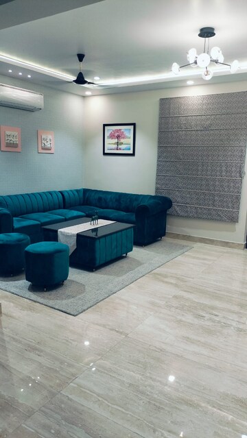 Bedroom in 3.5 BHK Apartment at Greenwood Apartment, Gomti Nagar – for Rent