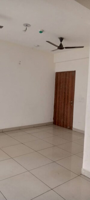 Room in 2 BHK Apartment at Gaur City 2 - 14th Avenue, Sector 16c Greater Noida – for Sale