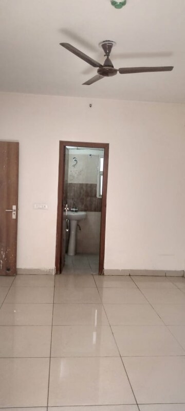 Room in 2 BHK Apartment at Gaur City 2 - 14th Avenue, Sector 16c Greater Noida – for Sale