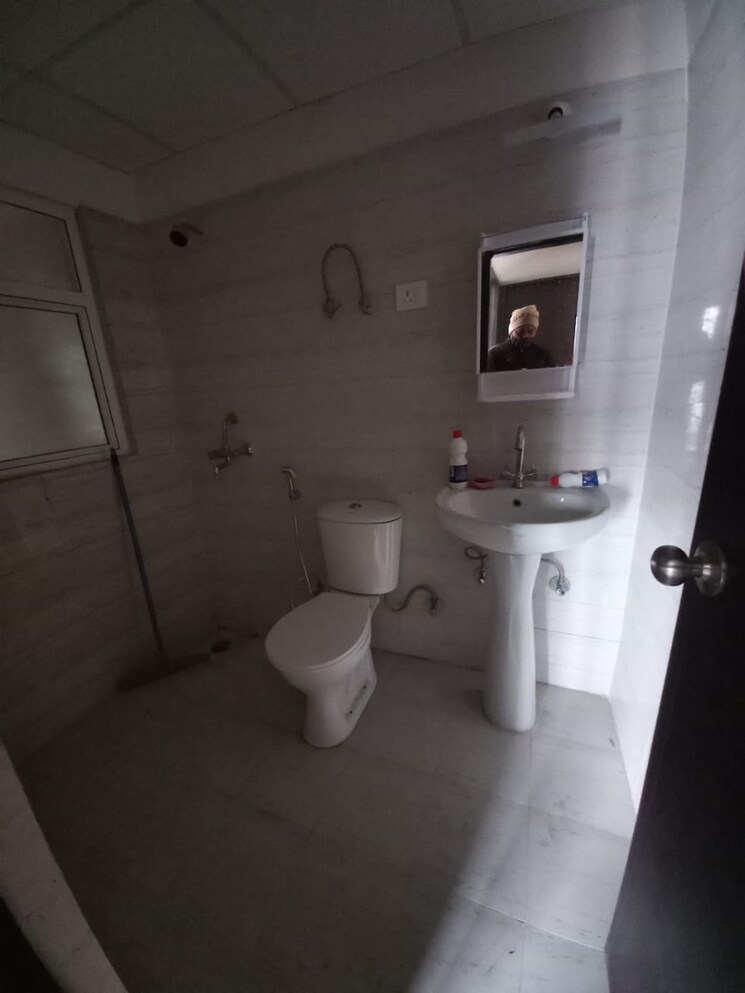 Bathroom, gaur-city-2-14th-avenue 2 Bedroom 955 Sq.Ft. Apartment In Sector 16c Greater Noida Greater Noida 8647108